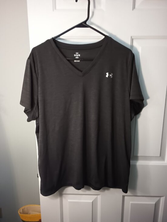 Under Armour Tops - Womans Under Armour Dark Gray V-Neck Short Sleeve Tee Size 1X